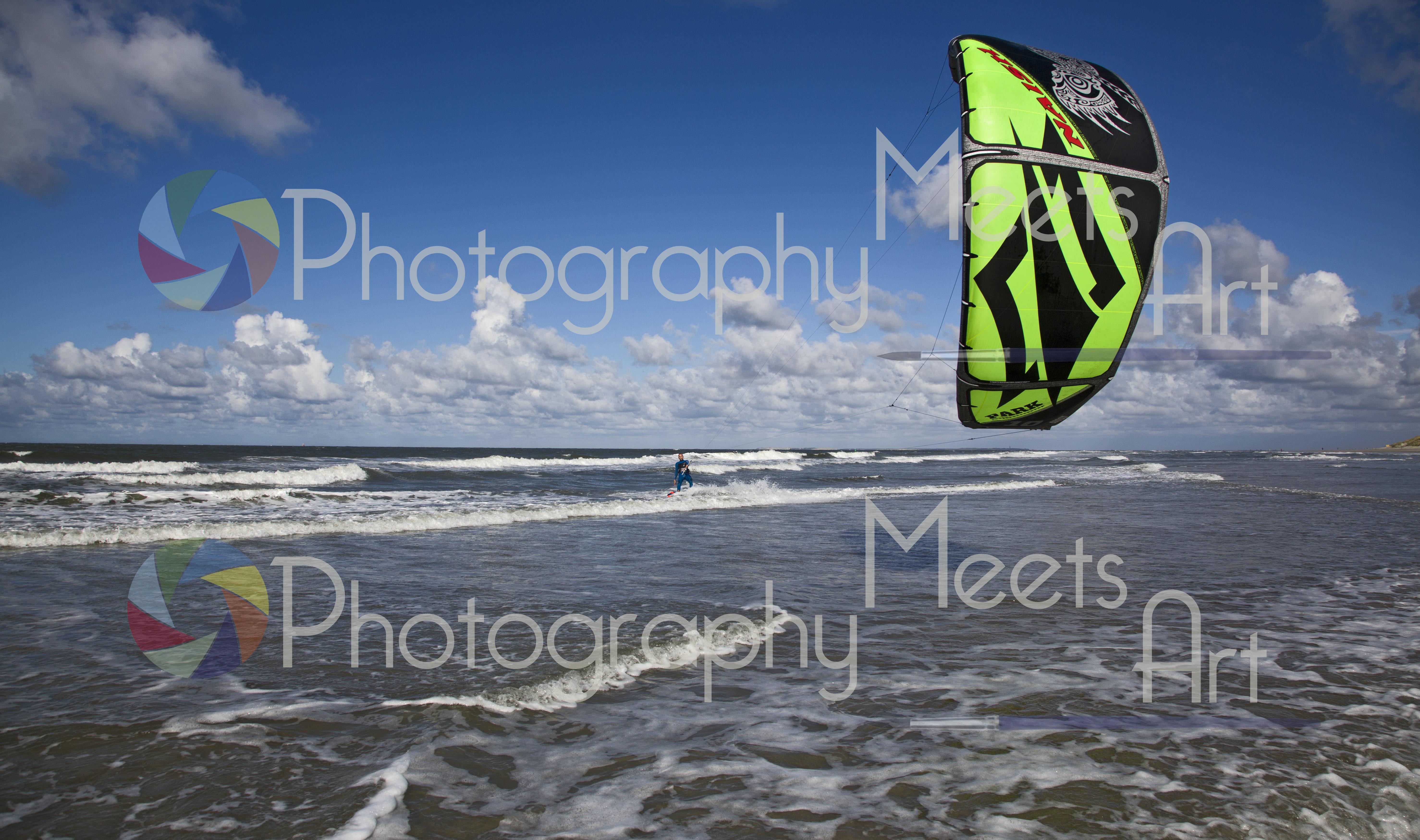 Kitesurfers 1